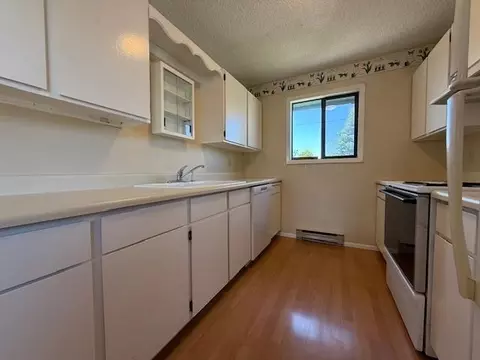 Kitchen - 2121 E Upriver Dr #16, Spokane, WA 99207 photo 2 of 2