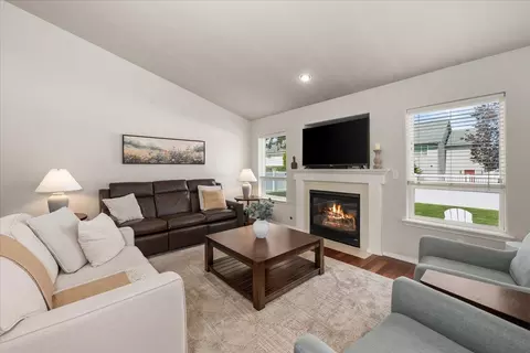 Living - 12827 E 37th Ln, Spokane Valley, WA 99206 photo 2 of 4