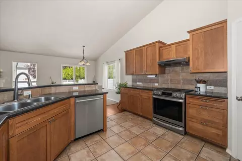 Kitchen - 12827 E 37th Ln, Spokane Valley, WA 99206 photo 3 of 3