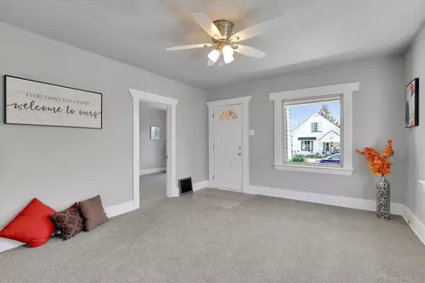 Entry Way - 1111 E Gordon Ave, Spokane, WA 99207 photo 1 of 2