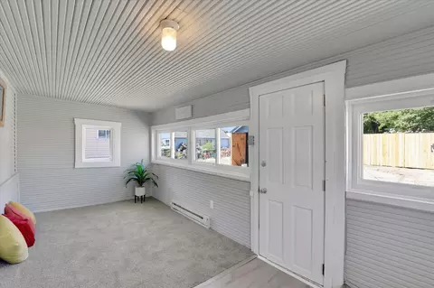 Entry Way - 1111 E Gordon Ave, Spokane, WA 99207 photo 2 of 2