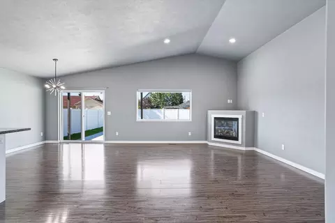 Living - 1917 E 6th Ave, Spokane, WA 99202 photo 1 of 4