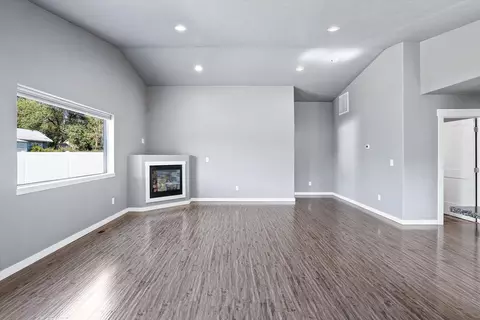 Living - 1917 E 6th Ave, Spokane, WA 99202 photo 3 of 4