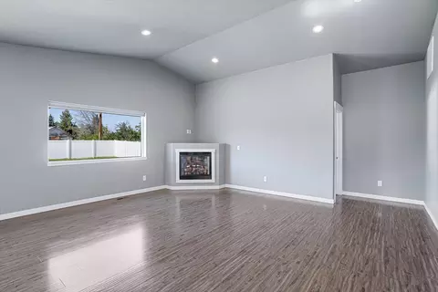Living - 1917 E 6th Ave, Spokane, WA 99202 photo 2 of 4