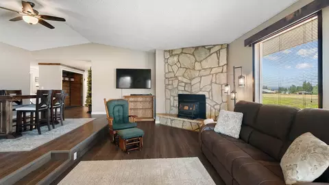 Living - 8001 E Woolard Rd, Colbert, WA 99005 photo 1 of 4
