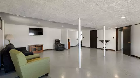 Living - 8001 E Woolard Rd, Colbert, WA 99005 photo 4 of 4