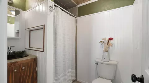 Bath - 8001 E Woolard Rd, Colbert, WA 99005 photo 1 of 4
