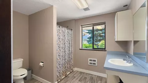 Bath - 8001 E Woolard Rd, Colbert, WA 99005 photo 4 of 4