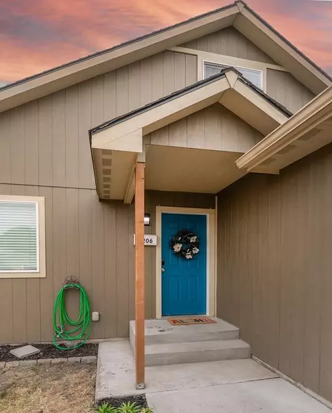 2206 E Desmet Ave, Spokane, WA 99202 photo 2