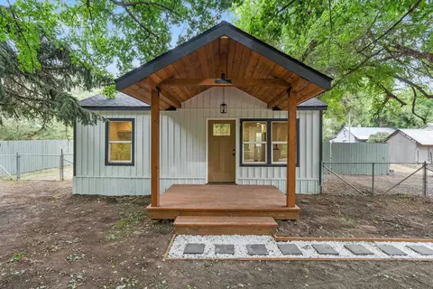 34326 N Milan Rd, Chattaroy, WA 99003