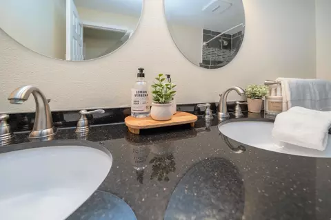 Bath - 204 E Weile Ave UNIT 3, Spokane, WA 99208 photo 3 of 4