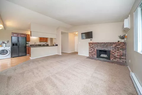 Living - 204 E Weile Ave UNIT 3, Spokane, WA 99208 photo 3 of 5