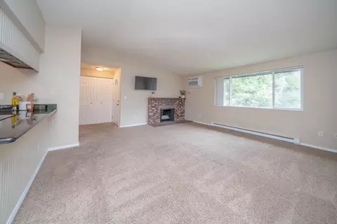 Living - 204 E Weile Ave UNIT 3, Spokane, WA 99208 photo 2 of 5