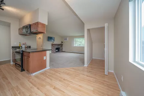 Living - 204 E Weile Ave UNIT 3, Spokane, WA 99208 photo 5 of 5