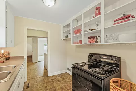 Kitchen - 3627 E 29th Ave, Spokane, WA 99223 photo 2 of 2