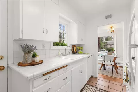 Kitchen - 7 E 34th Ave, Spokane, WA 99203 photo 1 of 4