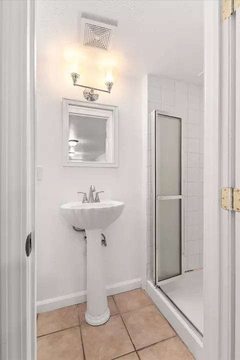 Bath - 7 E 34th Ave, Spokane, WA 99203 photo 3 of 3