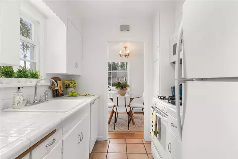 Kitchen - 7 E 34th Ave, Spokane, WA 99203 photo 2 of 4