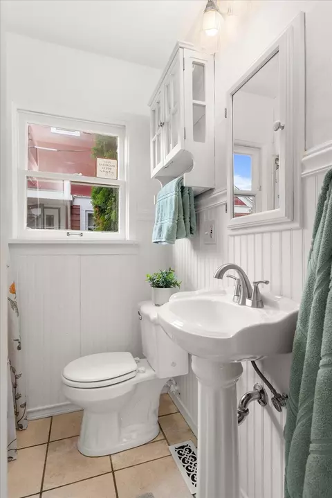 Bath - 7 E 34th Ave, Spokane, WA 99203 photo 2 of 3