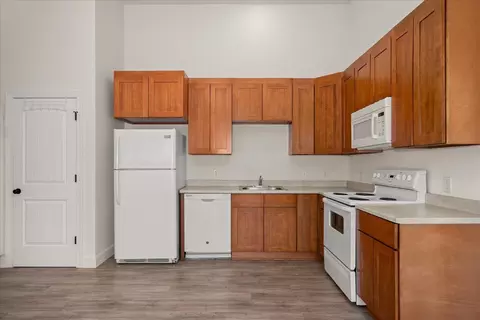 Kitchen - 2002 E Boone Ave, Spokane, WA 99202 photo 3 of 4