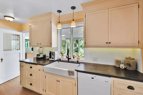 Kitchen - 3123 E 11th Ave, Spokane, WA 99202 photo 2 of 4