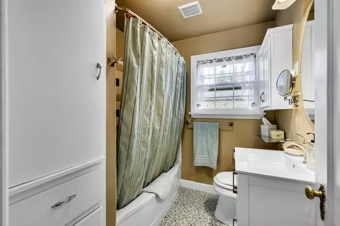 Bath - 3123 E 11th Ave, Spokane, WA 99202 photo 2 of 3