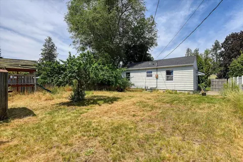 Exterior - 1026 E 39th Ave, Spokane, WA 99203 photo 8 of 14