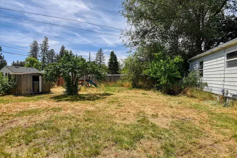 Exterior - 1026 E 39th Ave, Spokane, WA 99203 photo 4 of 14