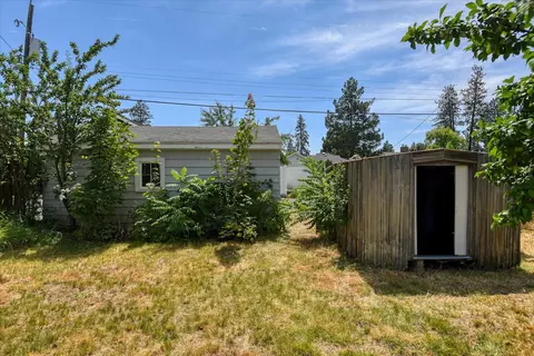 Exterior - 1026 E 39th Ave, Spokane, WA 99203 photo 6 of 14