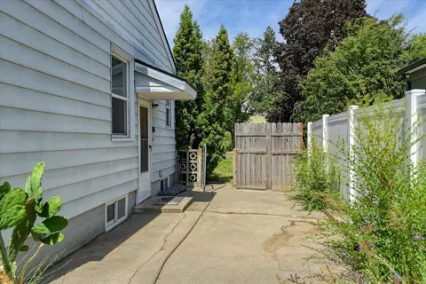 Exterior - 1026 E 39th Ave, Spokane, WA 99203 photo 9 of 14