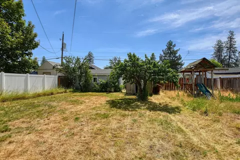 Exterior - 1026 E 39th Ave, Spokane, WA 99203 photo 5 of 14