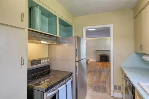 Kitchen - 1026 E 39th Ave, Spokane, WA 99203 photo 3 of 3
