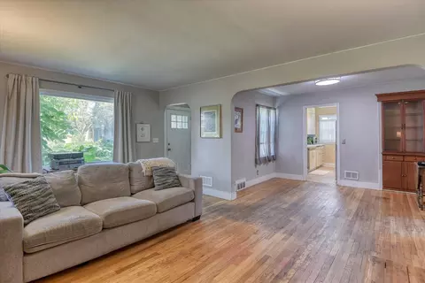 Living - 1026 E 39th Ave, Spokane, WA 99203 photo 5 of 7