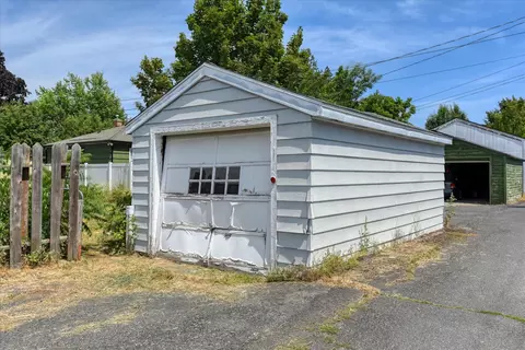Exterior - 1026 E 39th Ave, Spokane, WA 99203 photo 7 of 14