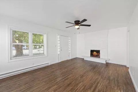 Living - 11524 E 4th Ave, Spokane Valley, WA 99206 photo 2 of 6