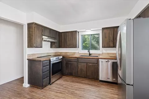 Kitchen - 11524 E 4th Ave, Spokane Valley, WA 99206 photo 1 of 2