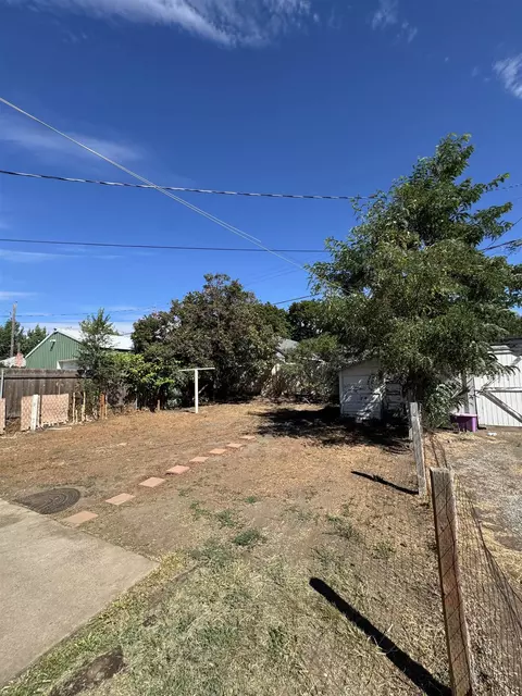 Exterior - 313 Euclid Ave, Spokane, WA 99207 photo 2 of 3