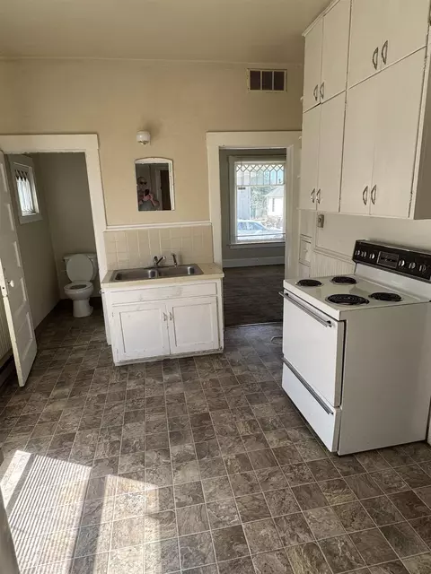 Kitchen - 313 Euclid Ave, Spokane, WA 99207 photo 2 of 3