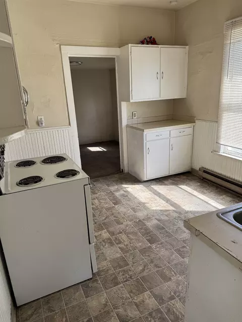 Kitchen - 313 Euclid Ave, Spokane, WA 99207 photo 1 of 3
