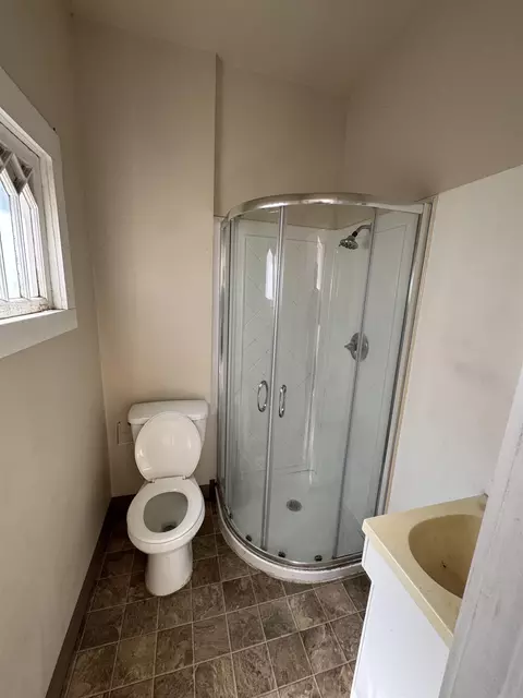 Bath - 313 Euclid Ave, Spokane, WA 99207 photo 1 of 1