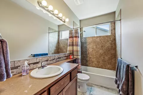 Bath - 524 E Parker Dr, Colbert, WA 99005 photo 3 of 4