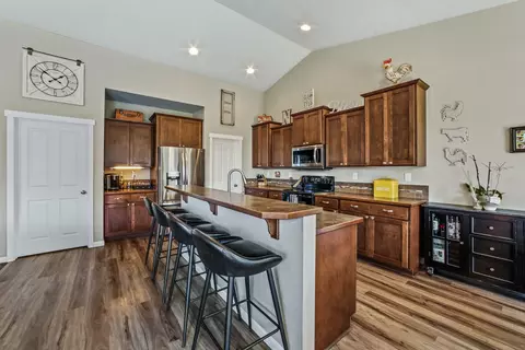 Kitchen - 524 E Parker Dr, Colbert, WA 99005 photo 2 of 3