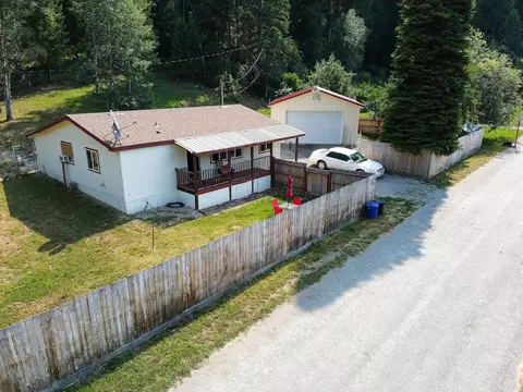 132 Village St # A, Metaline Falls, WA 99153