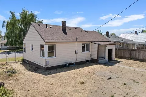 Exterior - 1127 Empire Ave, Spokane, WA 99207 photo 3 of 4