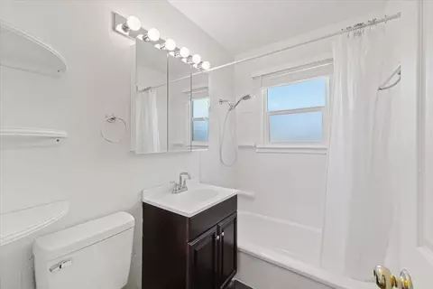Bath - 1127 Empire Ave, Spokane, WA 99207 photo 1 of 1