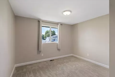Bedroom - 15919 E Broad Ave, Spokane Valley, WA 99216 photo 2 of 3