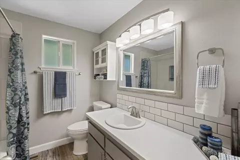 Bath - 15919 E Broad Ave, Spokane Valley, WA 99216 photo 1 of 3