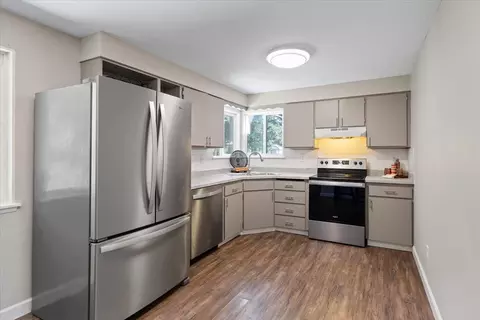 Kitchen - 15919 E Broad Ave, Spokane Valley, WA 99216 photo 2 of 2