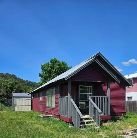 420 N Main St, Ione, WA 99139