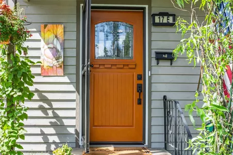 Entry Way - 17 E 34th Ave, Spokane, WA 99203 photo 1 of 6